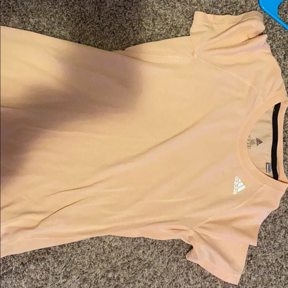 Adidas t-shirt 10$ brand new never worn but no tag